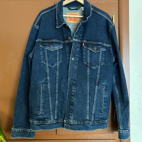 Levi’s Men’s Denim Trucker Jacket - Picture 2 of 3